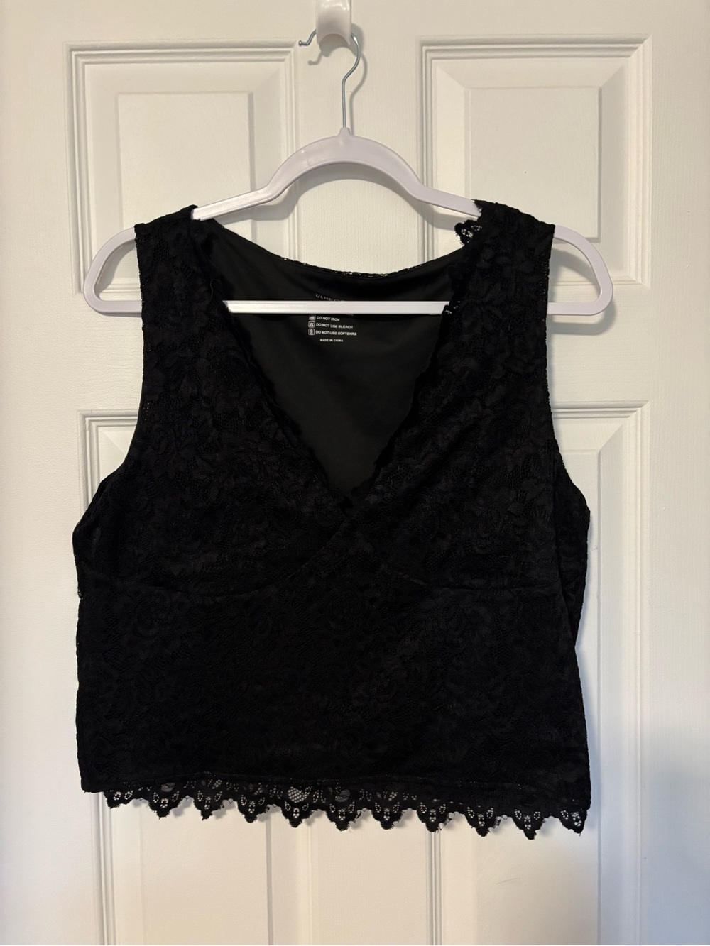 Amazon Black Lace Cropped V-Neck Tank Top